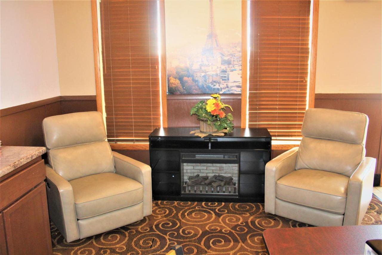Hotel Super 8 By Wyndham Burlington Esterno foto