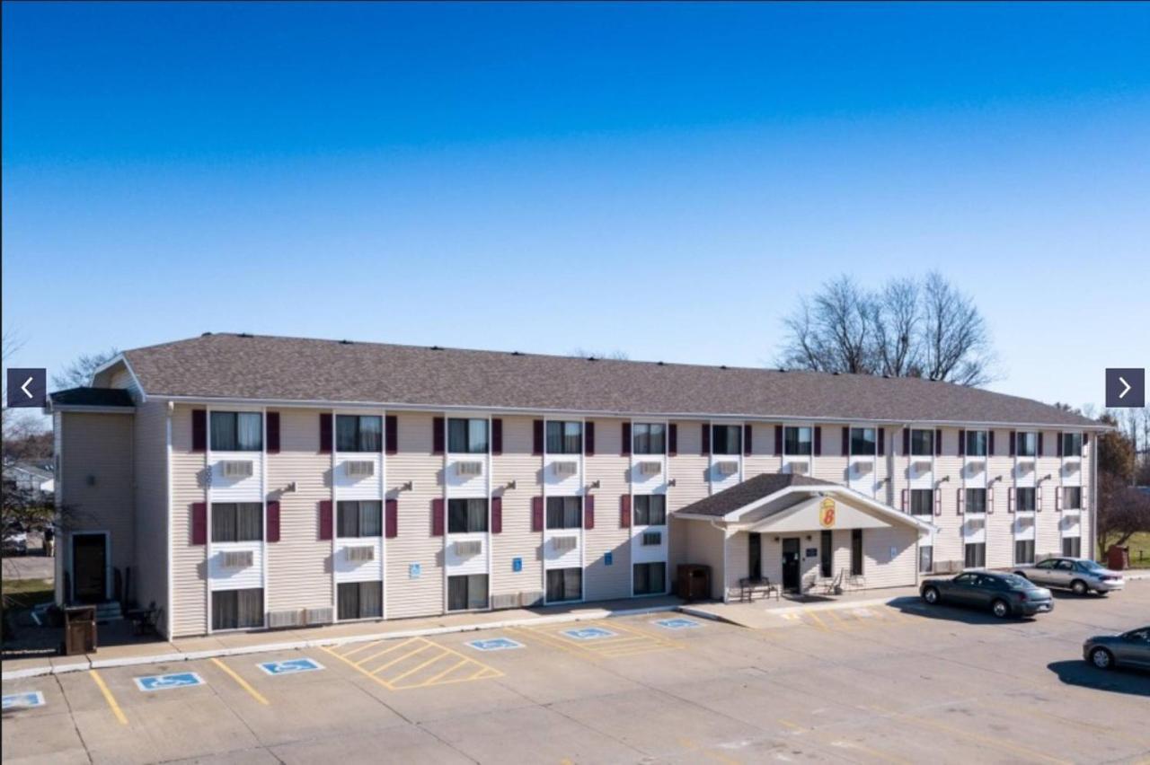 Hotel Super 8 By Wyndham Burlington Esterno foto