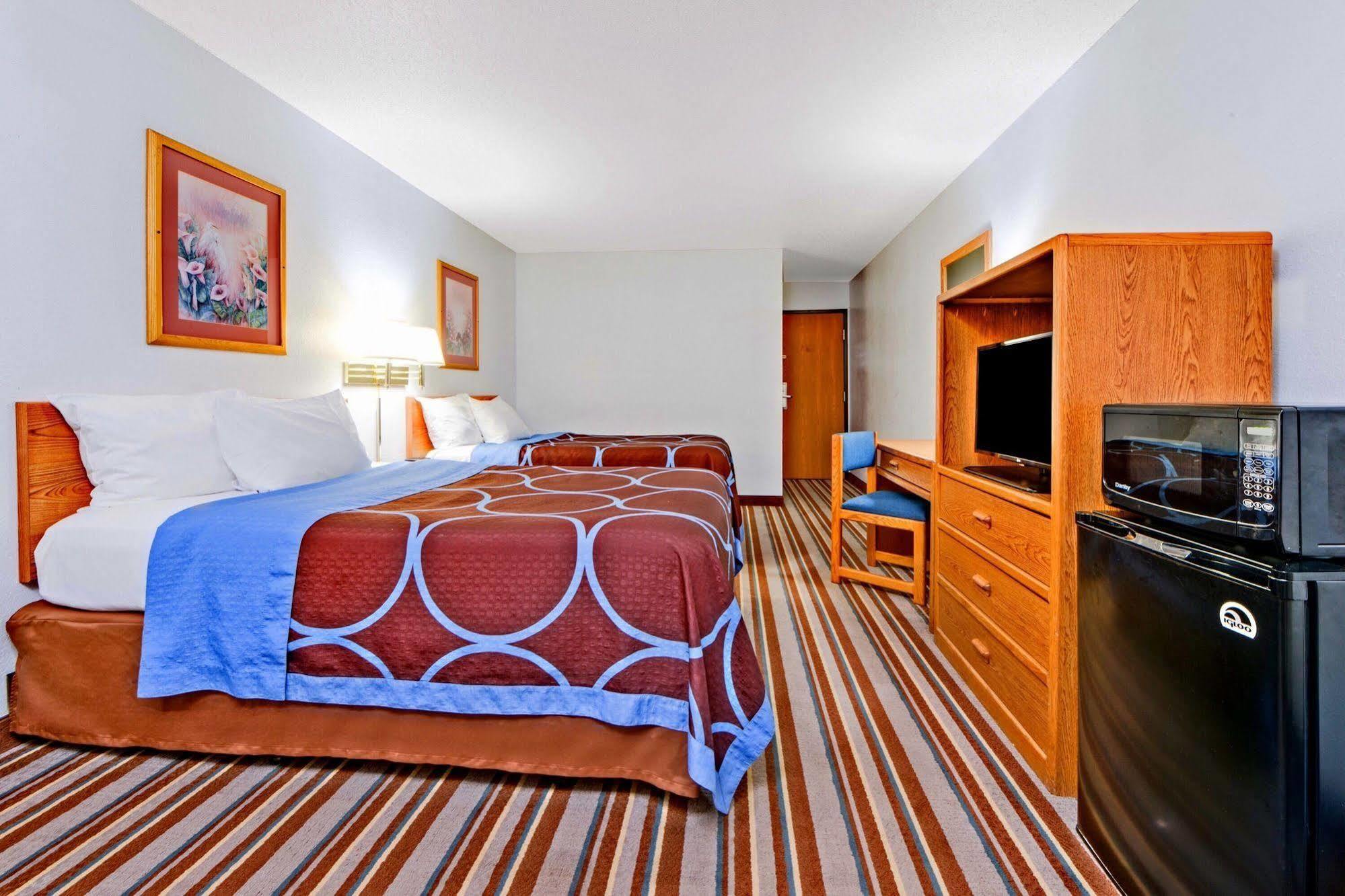 Hotel Super 8 By Wyndham Burlington Esterno foto